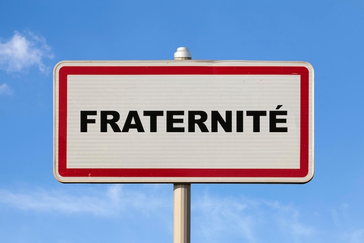 Photo signature de la ville d'entrée de la fraternité française
