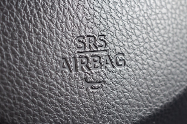 Signe d'airbag de sécurité sur le volant de voiture avec l'icône de klaxon