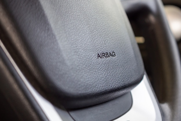 Signe de l'airbag de sécurité sur le volant de voiture