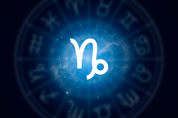Signe du zodiaque Capricorne sur un fond de ciel étoilé