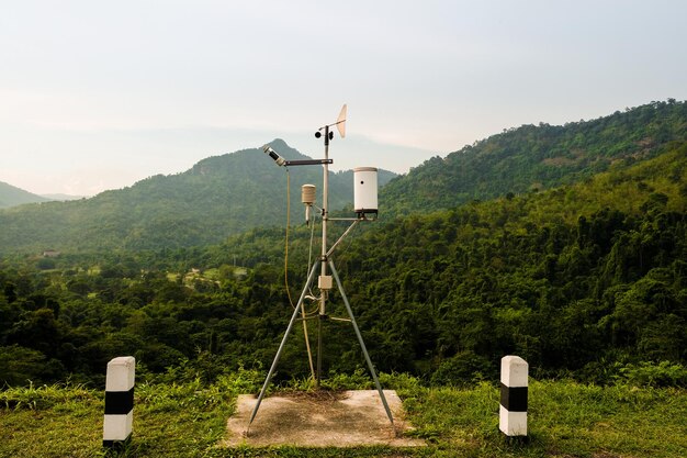 Photo signe d'information sur le paysage contre le ciel