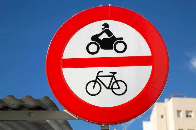 Signe interdit de vélo et de moto