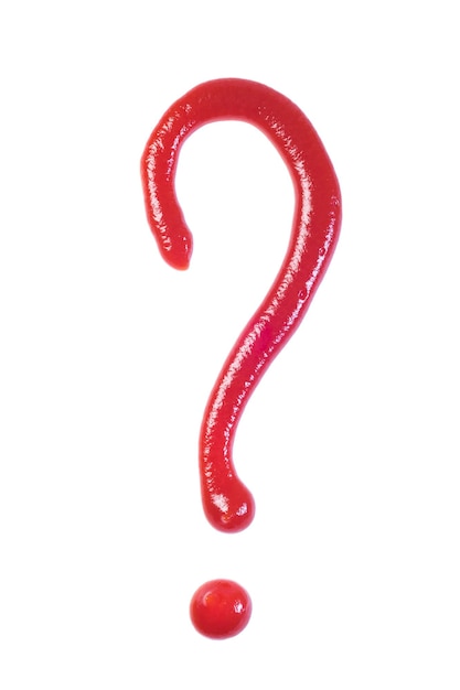 Signe de symbole de point d'interrogation fait de ketchup isolé sur fond blanc