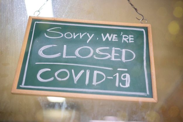 Signe temporairement fermé pour Covid19 dans l'activité des petites entreprises
