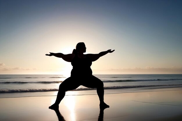 Photo silhouette d'une femme en surpoids pratiquant le yoga sur la plage au coucher du soleil concept de style de vie sain