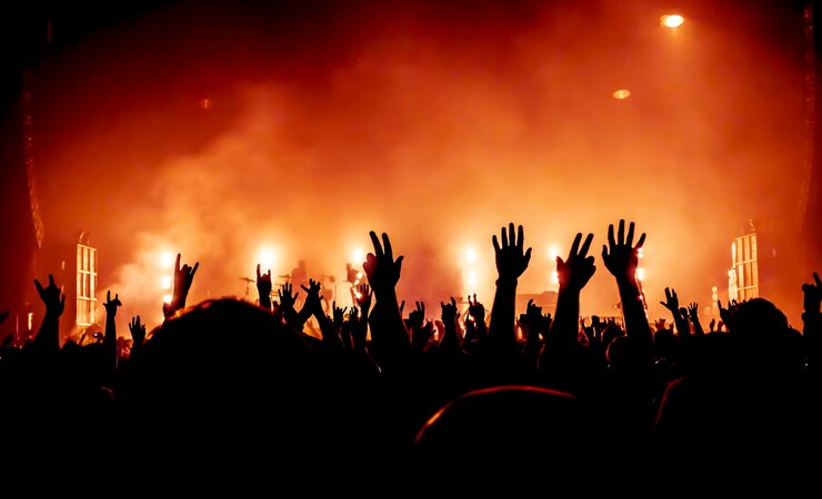 Photo la silhouette de la foule lors d'un concert de musique