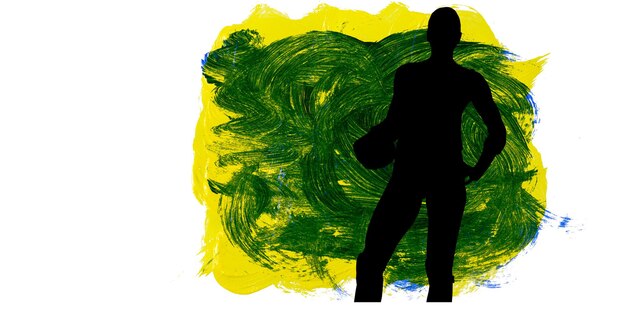 Silhouette de joueuse de handball contre les coups de pinceau jaune et vert