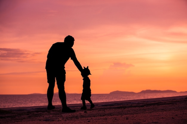 Silhouette père et fils