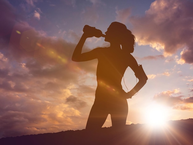 Photo silhouette de personne en forme