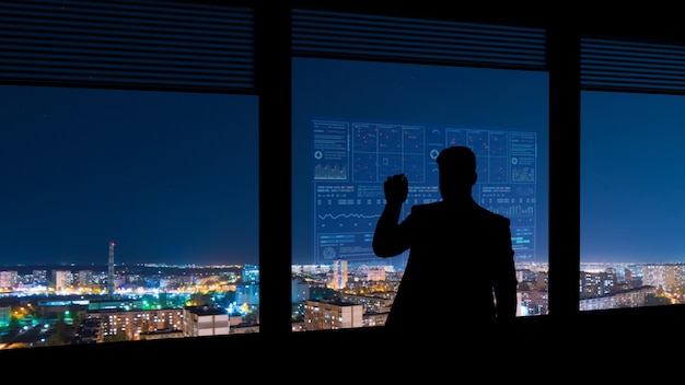 Silhouette de personnes sur un fond panoramique