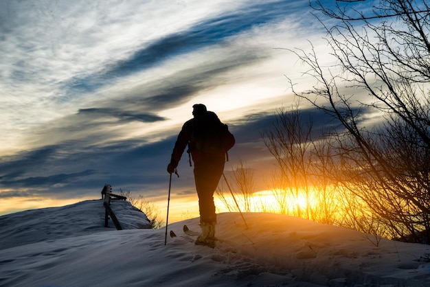 Silhouette de ski alpinisme