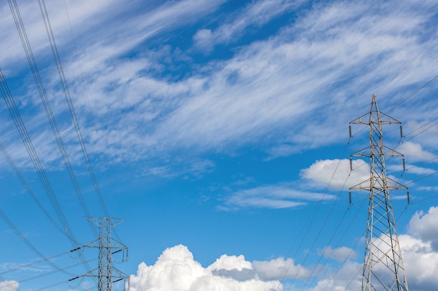 Silhouette de structure de poteau électrique haute tension