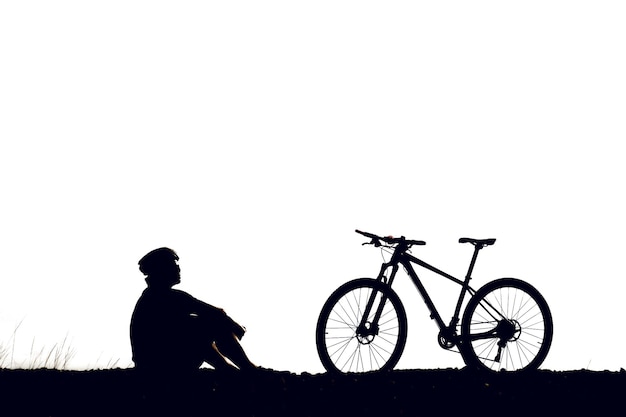 Photo silhouettes de vélos de montagne et de cyclistes le soir heureux concept de voyage et de remise en forme