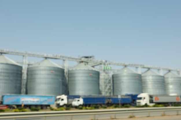 Silos à grains. Terminal céréalier. Entreprise agricole. Récolte d'été