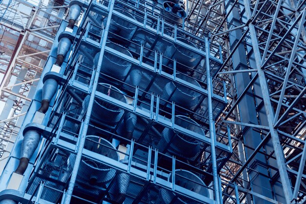 Silos modernes pour stocker la récolte de céréales.