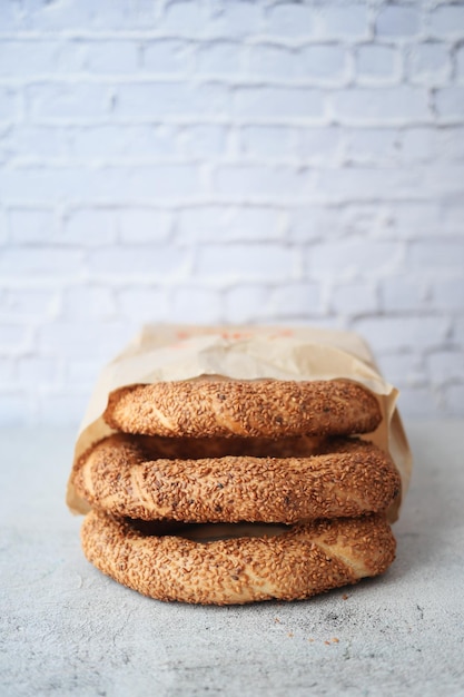 Le simit de bagel turc sur la table