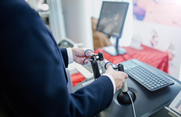 simulateur chirurgical virtuel pour étudiants de chirurgiens technologies robotiques en formation