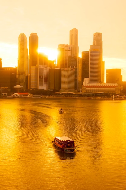 SINGAPOUR 08 janvier 2014 Paysage urbain de Singapour La croisière sur la rivière Singapour est une attraction touristique