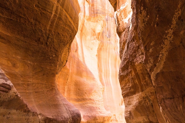 Le Siq, l'étroit canyon à fentes