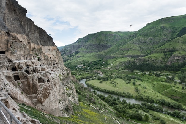 Site Du Monastère De La Grotte De Vardzia Excavé De La Montagne Erusheti Sur La Rive Gauche De La Rivière Mtkvari, Près D'aspindza, Géorgie