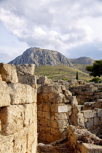 Site de fouille archéologique du temple d'Apollon à Corinthe, en Grèce