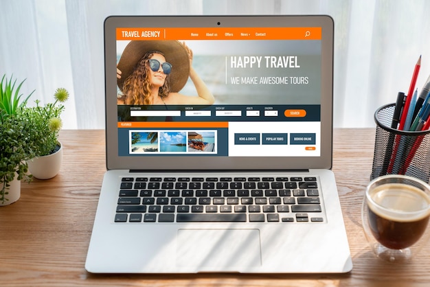 Le site Web d'une agence de voyage en ligne pour la recherche de mode et la planification de voyages propose des offres et des forfaits pour la réservation d'hôtels et de voyages.
