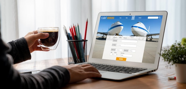 Le site Web de réservation de vols en ligne fournit un système de réservation moderne