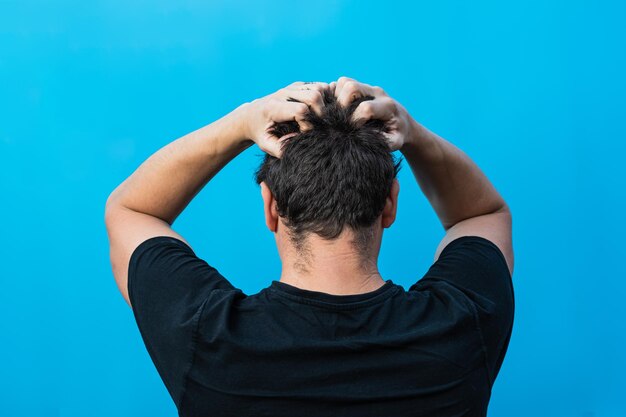 Photo une situation sans espoir s'inquiéter ou penser à quelque chose une personne sous stress