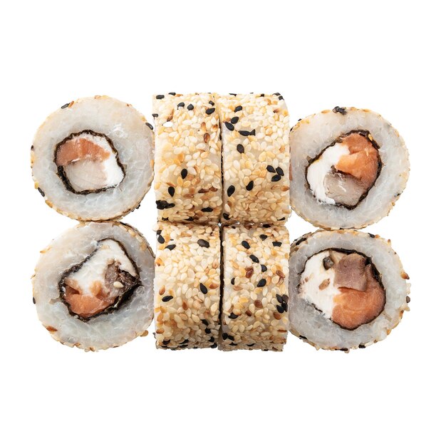 Six de Sushi roll sur le fond blanc Gros plan de délicieux plats japonais avec sushi roll