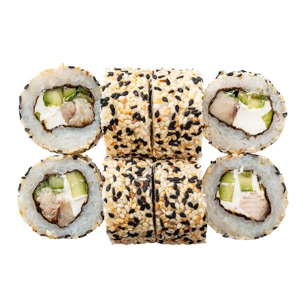 Six de Sushi roll sur le fond blanc Gros plan de délicieux plats japonais avec sushi roll