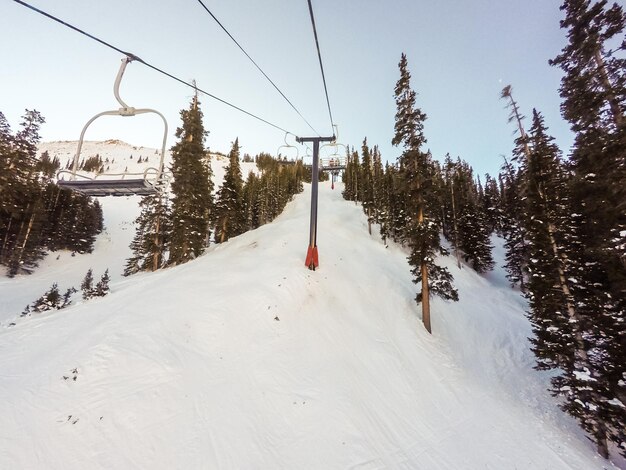 Ski alpin à la station de ski Loveland Basin dans le Colorado.