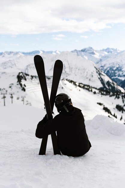 Photo ski de fond skieur dans un magnifique paysage de montagne vacances d'hiver dans les alpes