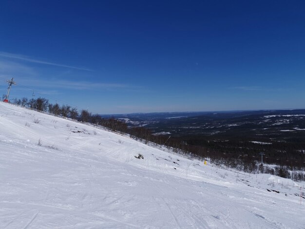 Photo skier par une belle journée