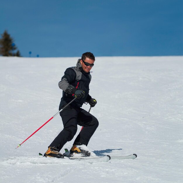 Skier sur une pente facile