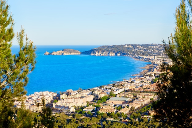 Skyline aérienne de Javea Xabia avec port à Alicante