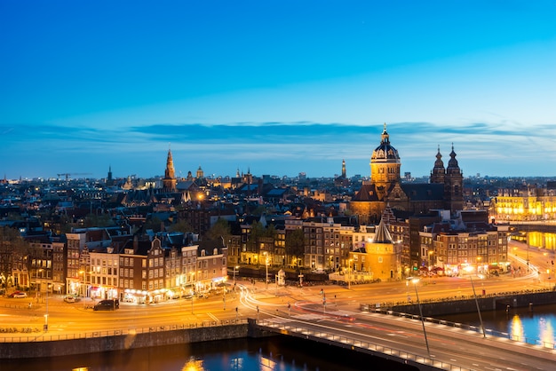 Skyline d&#39;Amsterdam dans le quartier historique des Neterlands.