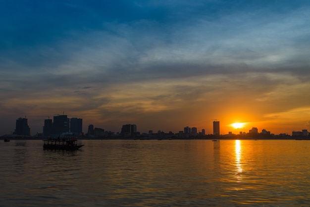 Skyline au coucher du soleil