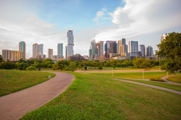 Skyline d'Austin au-dessus de la rivière Colorado au Texas