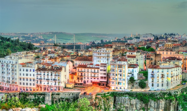 Skyline de Constantine au coucher du soleil. Algérie, Afrique du Nord