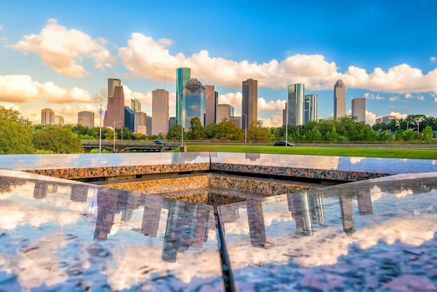 Skyline du centre-ville de Houston au Texas USA avec bluesky