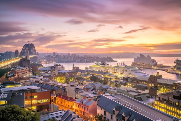 Skyline du centre-ville de Sydney en Australie depuis la vue de dessus au crépuscule