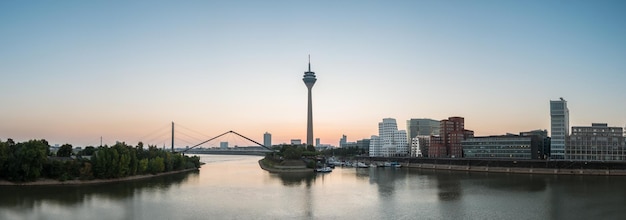 Skyline de Düsseldorf au panorama du matin