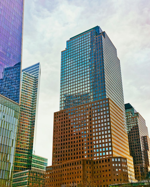 Skyline avec des gratte-ciel dans le centre financier de Lower Manhattan, New York City, Amérique. ETATS-UNIS. Bâtiment d'architecture américaine. Panorama de Metropolis NYC. Paysage urbain métropolitain