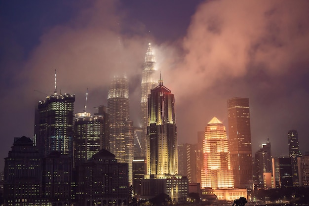 Skyline de Kuala lumpur la nuit, Malaisie, Kuala lumpur est la capitale de la Malaisie