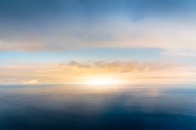 Skyline sur la mer