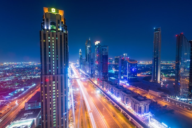 Skyline de nuit de Dubaï