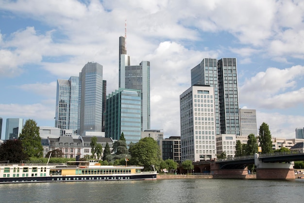 Skyline et rivière Francfort, Allemagne