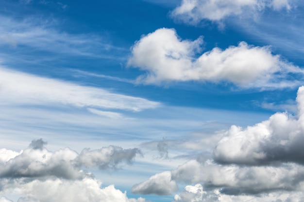 Skyscape nuages mixtes