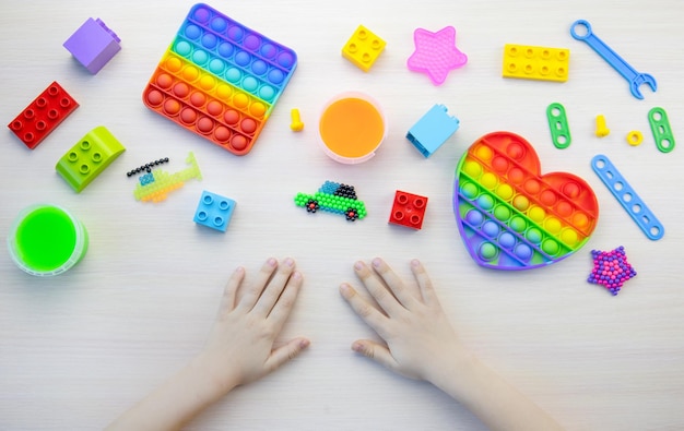 Slime design et jouets colorés Antistress pop it toy