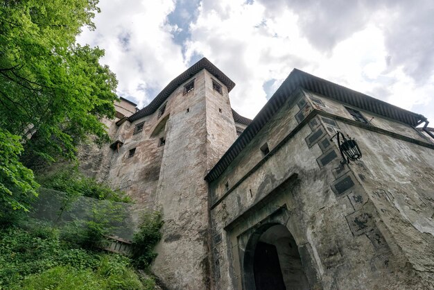 Slovaquie, Europe. Cour du château d'Orava,